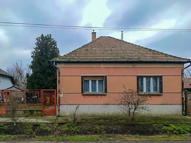 Eladó ház Szeged, Gyálarét 64 nm