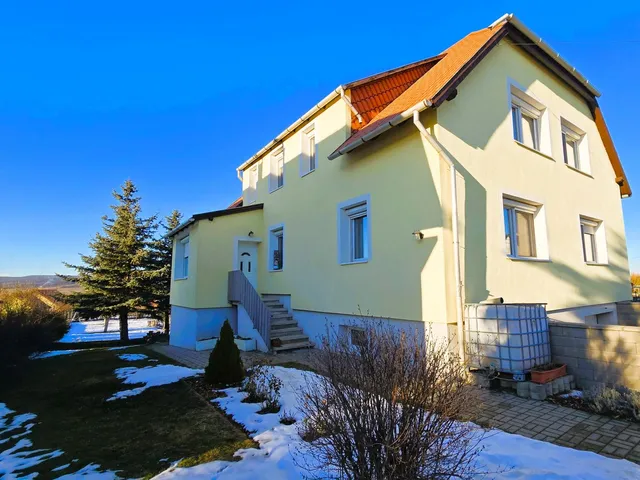 Eladó ház Tótvázsony 300 nm