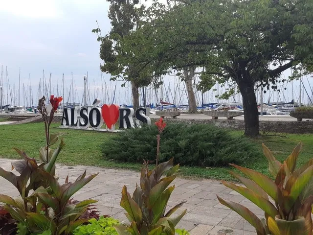 Eladó kereskedelmi és ipari ingatlan Alsóörs 75 nm