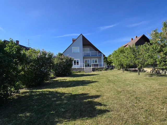 Eladó ház Balatonakali 280 nm