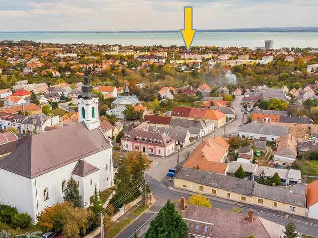 Eladó kereskedelmi és ipari ingatlan Balatonfüred 49 nm