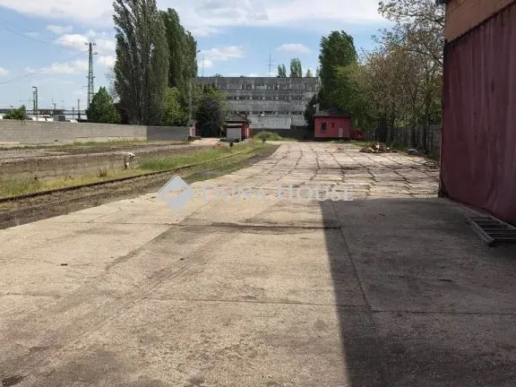 Eladó kereskedelmi és ipari ingatlan Cegléd, Mozdony utca 225 nm