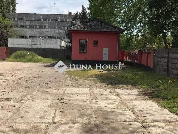 Eladó kereskedelmi és ipari ingatlan Cegléd, Mozdony utca 225 nm