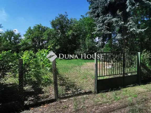 Eladó telek Csemő 1208 nm