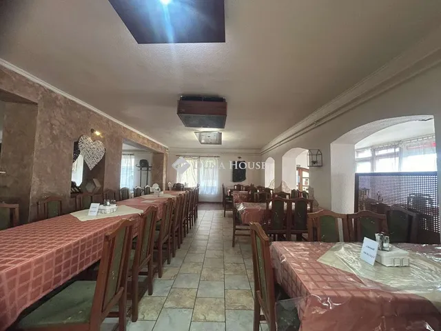 Eladó kereskedelmi és ipari ingatlan Vecsés, Dózsa György út 357 nm