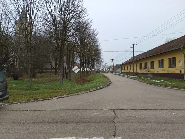 Eladó telek Újszász 920 nm