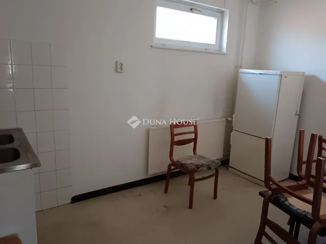 Eladó kereskedelmi és ipari ingatlan Tápiószőlős 250 nm