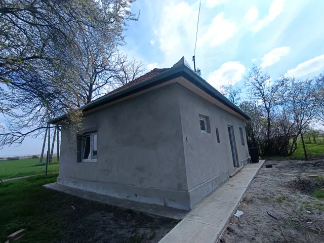 Eladó ház Újszász 42 nm