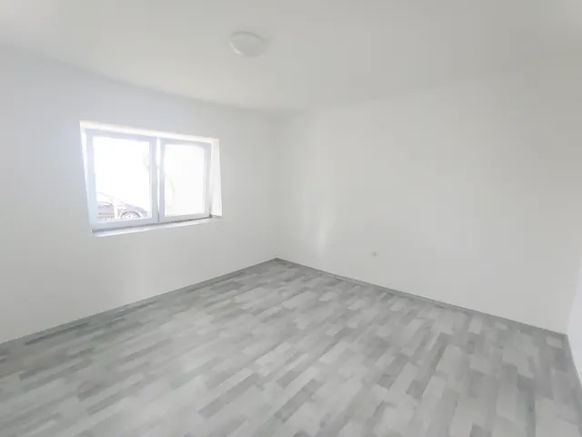 Eladó ház Újszász 42 nm