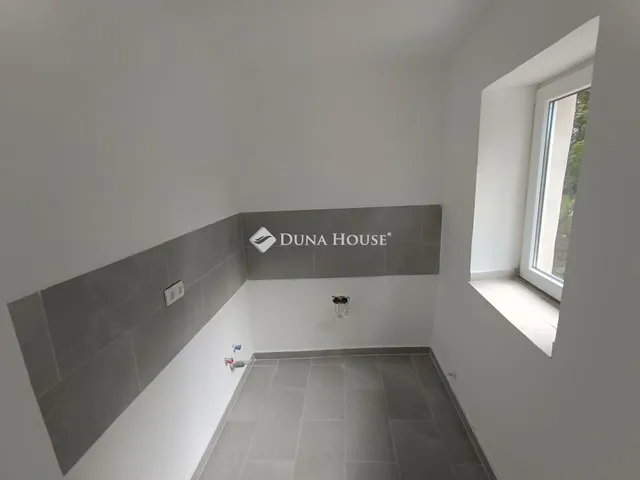 Eladó ház Újszász 42 nm