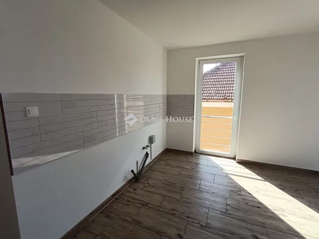 Eladó lakás Cegléd 99 nm
