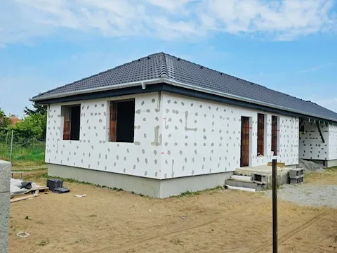Eladó ház Dánszentmiklós 96 nm