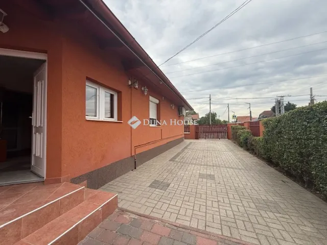 Eladó ház Vecsés, Halmy József tér 100 nm
