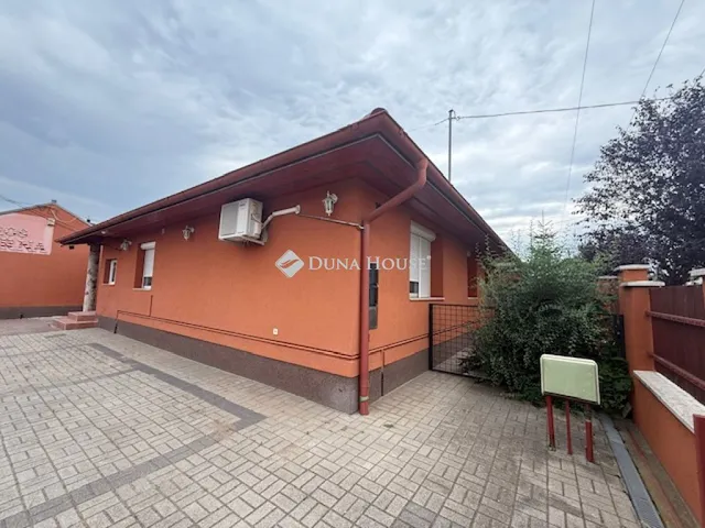Eladó ház Vecsés, Halmy József tér 100 nm