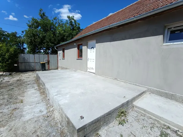 Eladó ház Újszász 66 nm