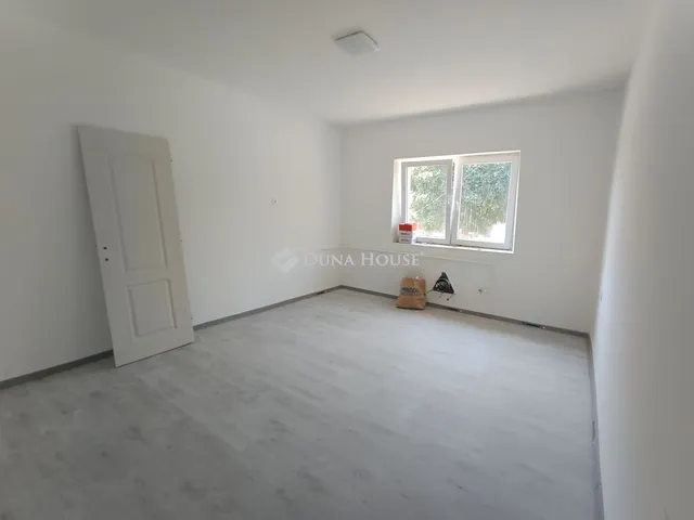 Eladó ház Újszász 66 nm