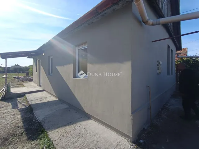 Eladó ház Újszász 64 nm