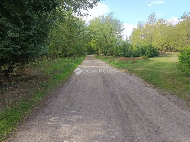 Eladó telek Farmos 1539 nm