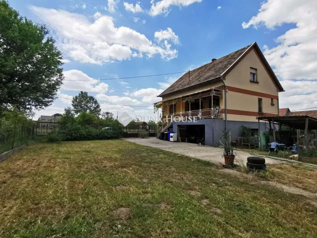 Eladó ház Tápiószentmárton 93 nm