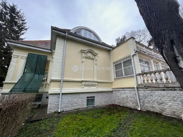 Eladó ház Budapest XVI. kerület, Hunyadvár utca 450 nm