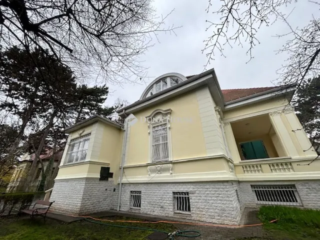 Eladó ház Budapest XVI. kerület, Hunyadvár utca 450 nm