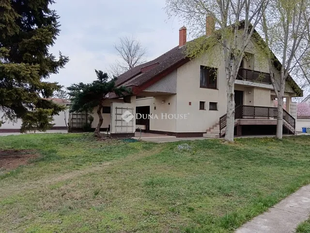 Eladó ház Cegléd 240 nm