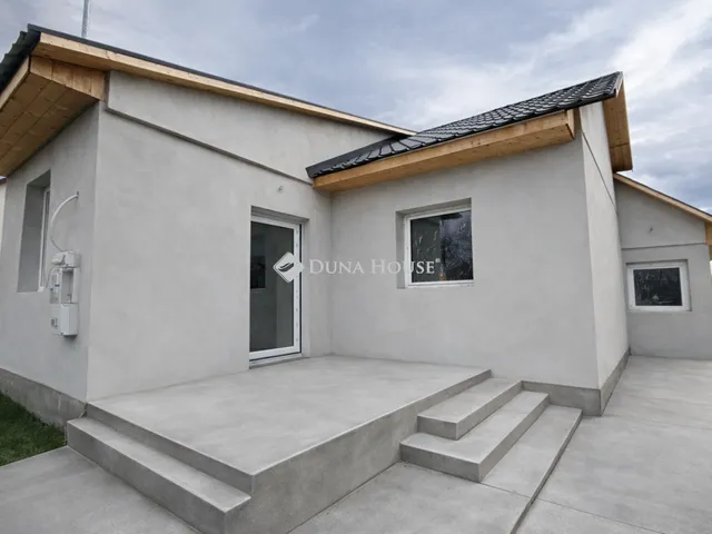 Eladó ház Újszász 90 nm