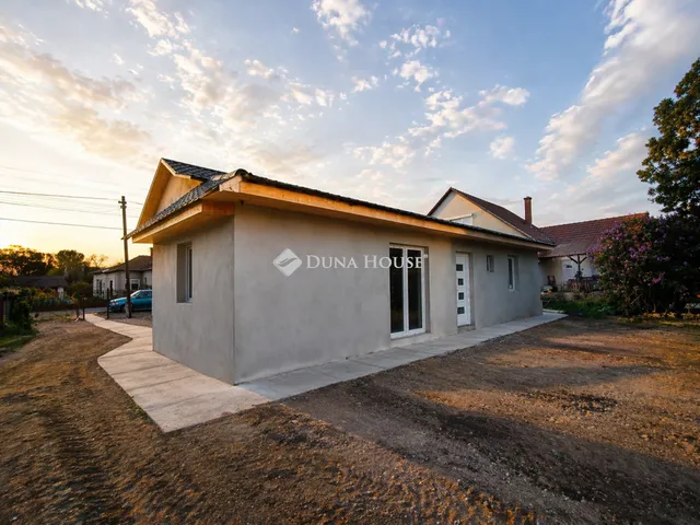 Eladó ház Újszász 90 nm