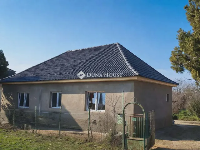 Eladó ház Újszász 81 nm