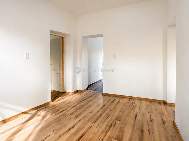 Eladó ház Újszász 81 nm