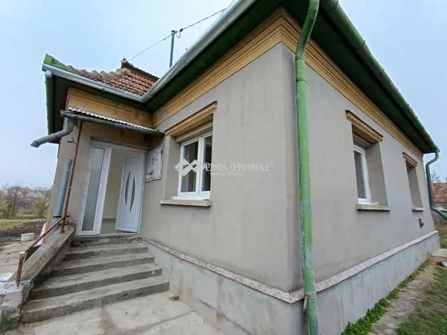 Eladó ház Újszász 70 nm