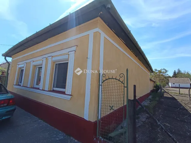 Eladó ház Törtel 65 nm