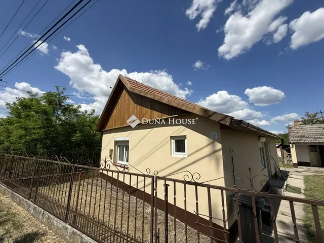 Eladó ház Újszilvás, Mátyás király utca 50 nm