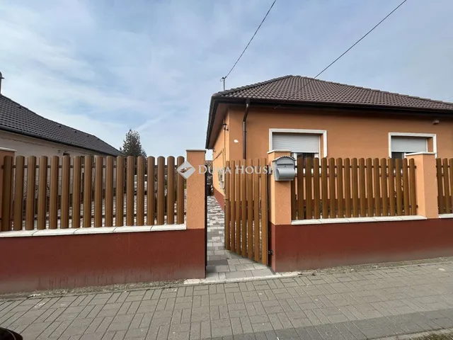 Eladó ház Vecsés, Szabadkai utca 89 nm