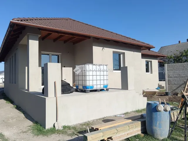 Eladó lakás Abony 86 nm