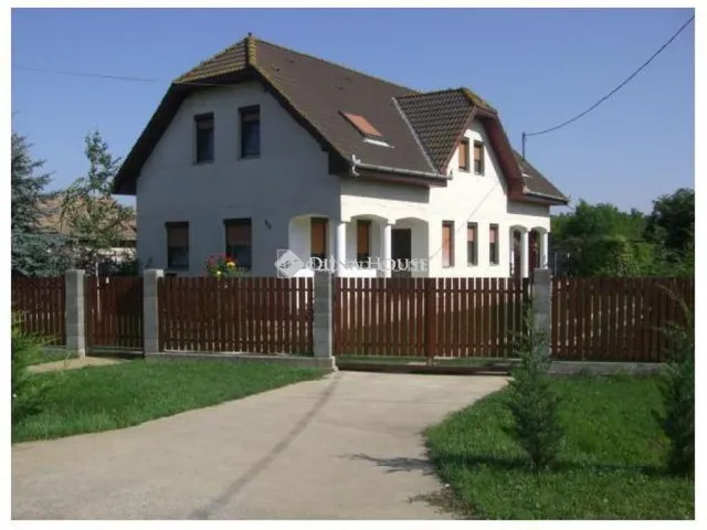 Eladó ház Kenderes, Bocskai út 196 nm