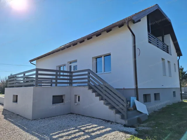 Eladó ház Darnózseli 177 nm
