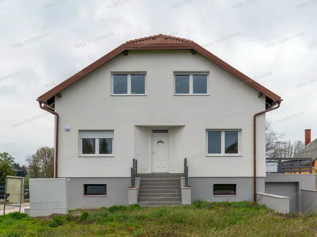 Eladó lakás Darnózseli 104 nm