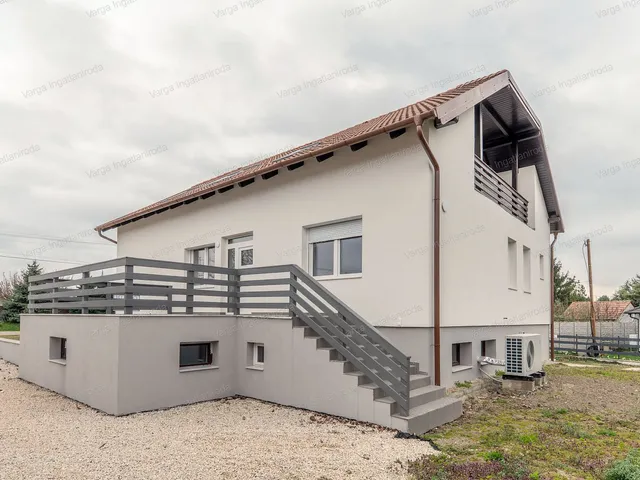 Eladó lakás Darnózseli 104 nm