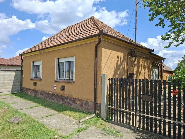 Eladó ház Újkér 99 nm