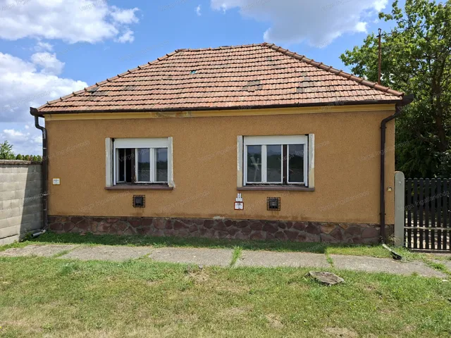 Eladó ház Újkér 99 nm