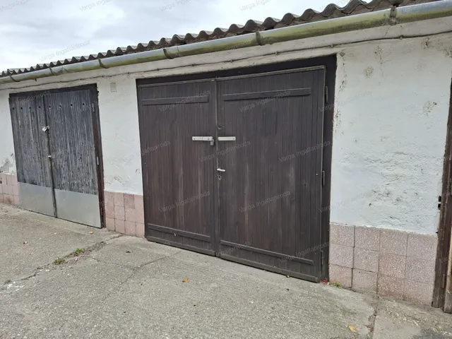 Eladó garázs Sopron, Jereván-lakótelep 18 nm