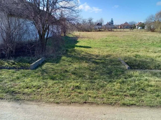 Eladó telek Tiszaroff, Attila utca 976 nm