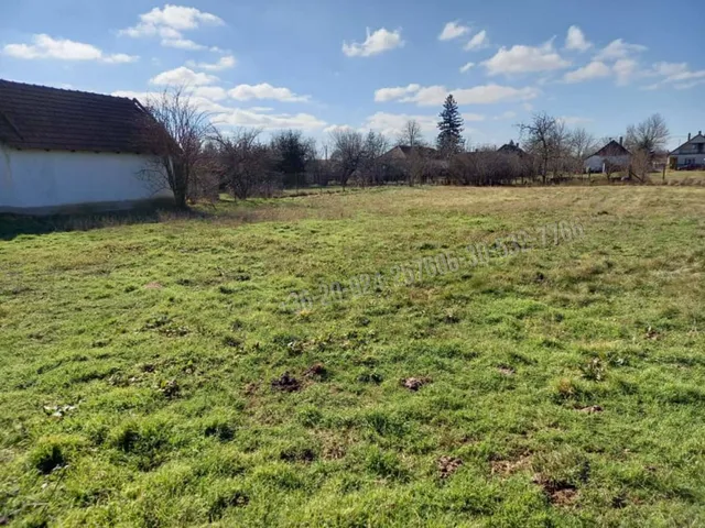 Eladó telek Tiszaroff, Attila utca 976 nm