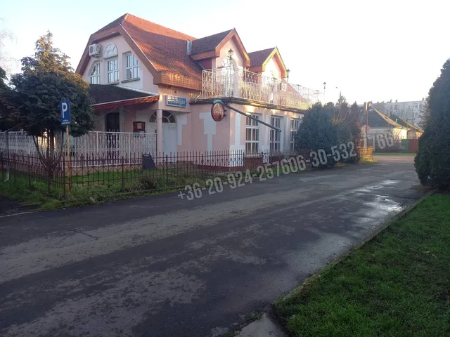 Eladó kereskedelmi és ipari ingatlan Karcag 230 nm