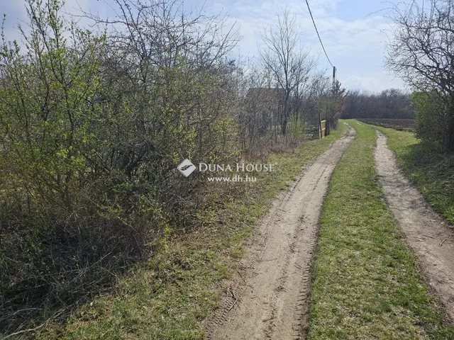 Eladó telek Lovasberény 1736 nm