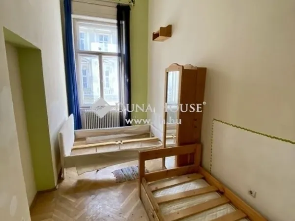 Eladó lakás Budapest VI. kerület, Nagykörúton belüli terület 184 nm