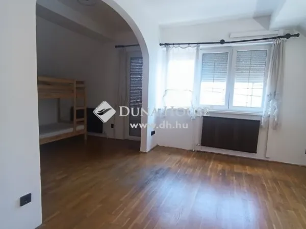 Eladó ház Budapest XVI. kerület, Rákosszentmihály 182 nm
