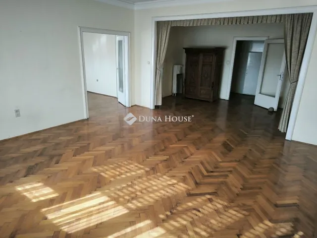 Eladó lakás Győr 95 nm