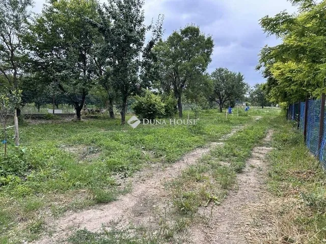 Eladó telek Érd 2228 nm